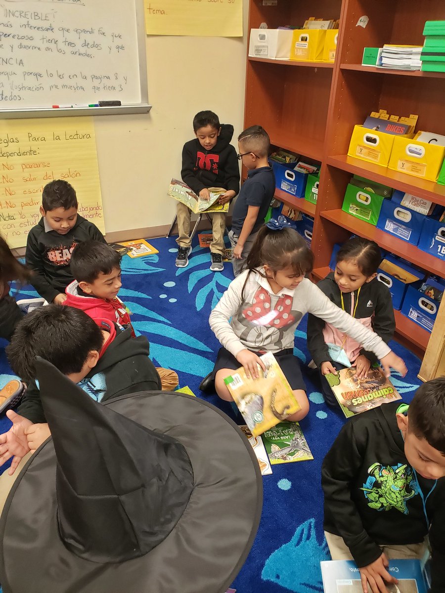 We are learning that part of being a great researcher  is asking questions, discovering  answers  and sharing what we learn with others. 
#AldineISD #MarcellaElementary