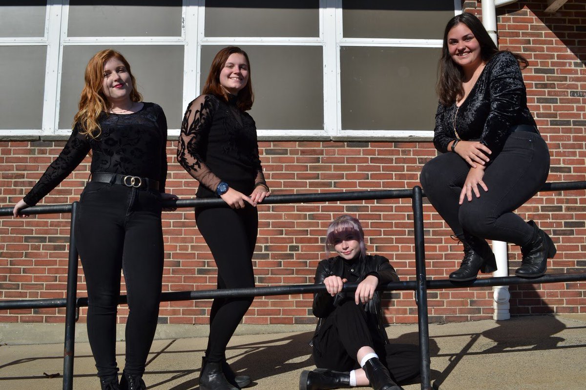 Introducing 2019-2020 She Major!
-
Meet our altos! (from left to right)
Ellianna - Senior
Kyra - Senior
Rachel - Sophomore
Bianca - Junior
The alto section is made up of of four amazing girls, one of whom is new to a cappella! Be sure to check out our Instagram for more info!
