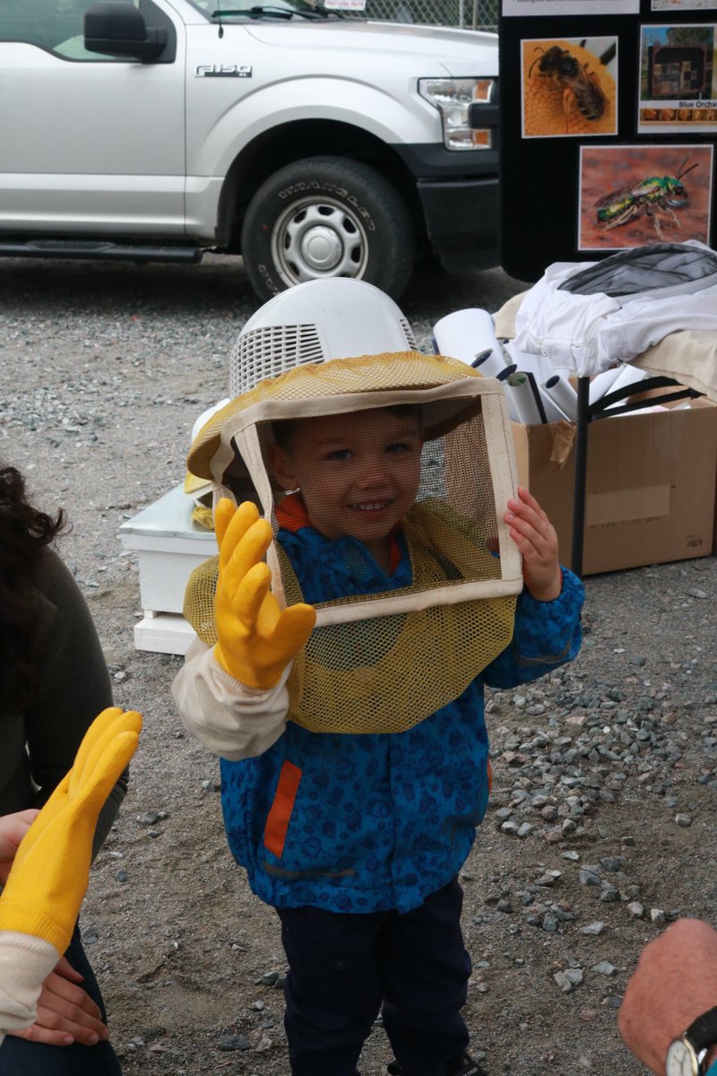 VDHLiveWell's tweet photo. We wrapped up #VAFarmtoCACFP Week with some fun activities with the @vcuhealth VDOT Day Care! The kids made pumpkin dip with apples with the @BonSecours #ClassARoll , visited with the @VaAgriculture bees, and tasted and colored fall veggies with the @VDHgov CACFP team.
#vacacfp https://t.co/vRGZ6FDi8v