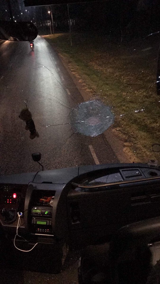 Ni sorgliga jävlar som kastar stenar på våran buss. Ni borde fan skämmas. Pinsamt beteende. Fyfan.