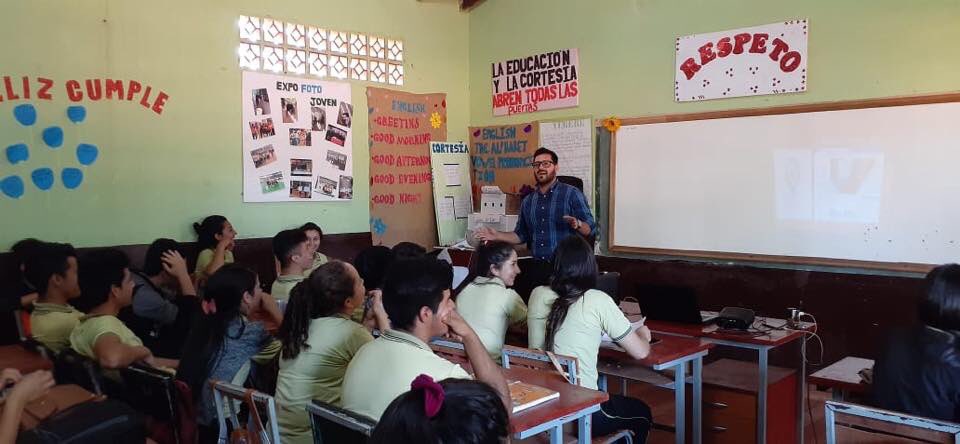 totoclerch's tweet photo. #motivación esta tarde con los alumnos del Colegio Nacional Mujer Paraguaya.
Si querés este tipo de charlas gratuitas en tu colegio o universidad escribinos al https://t.co/n5pEm5bv3K.
Charla organizada por #Redescool y la Secretaría Departamental de la Juventud del Alto Paraná. https://t.co/fLvJKqLkY1