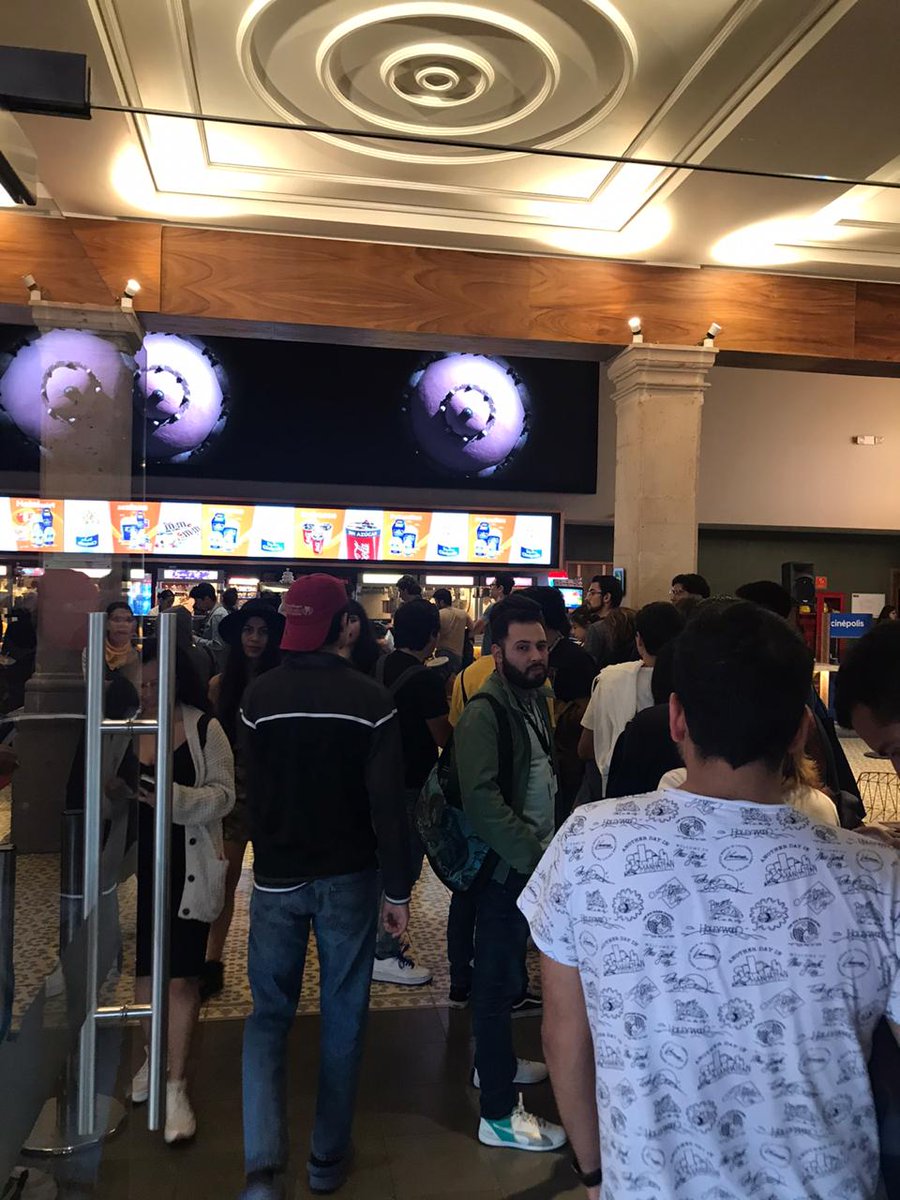 yeseniayeyre's tweet photo. Me informan que así quedó la fila para #EFaro en el FICM. Ya queremos 🖤 https://t.co/pMYL33gFuT