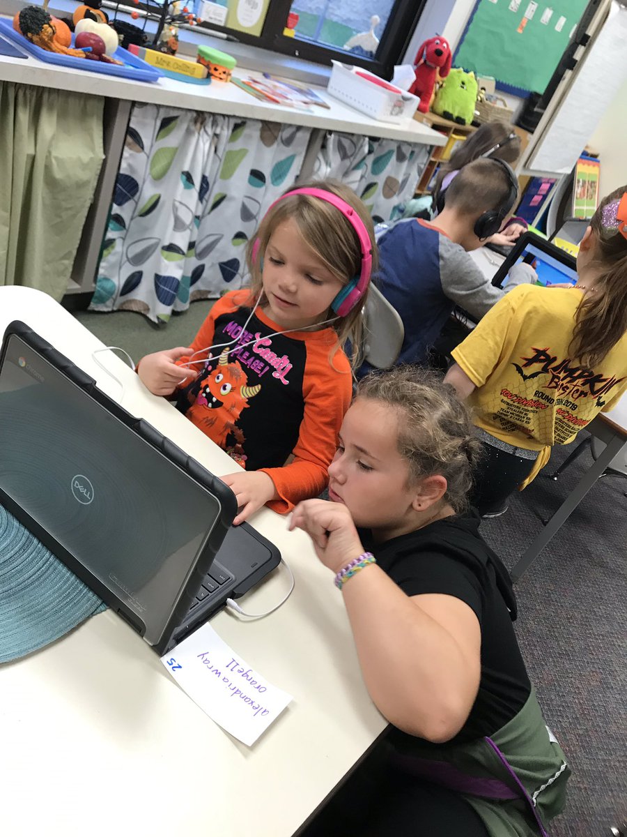 LacrossLindsay's tweet photo. Math fun with our kindergarten buddies today! @myLSPS @VioletAllStars https://t.co/mEQfNA1MlP