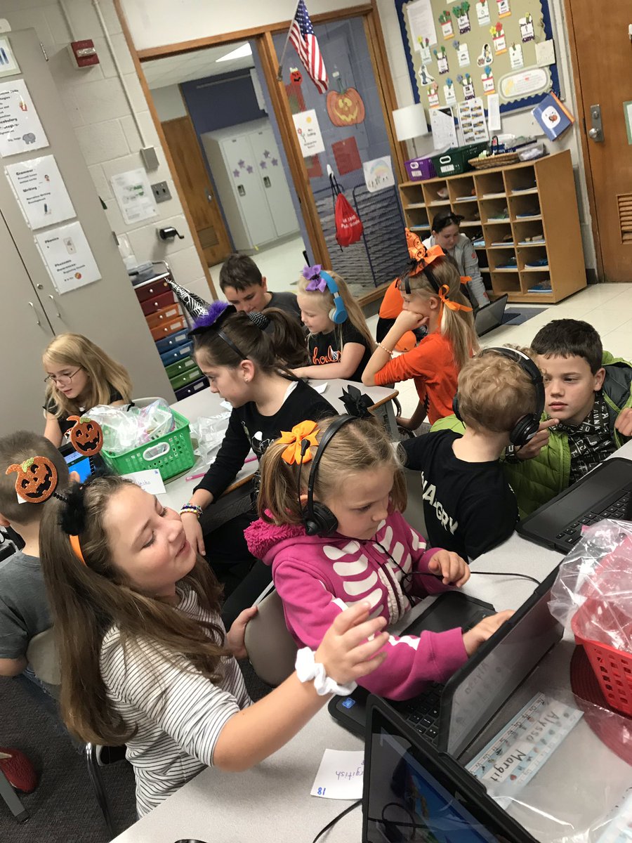 LacrossLindsay's tweet photo. Math fun with our kindergarten buddies today! @myLSPS @VioletAllStars https://t.co/mEQfNA1MlP