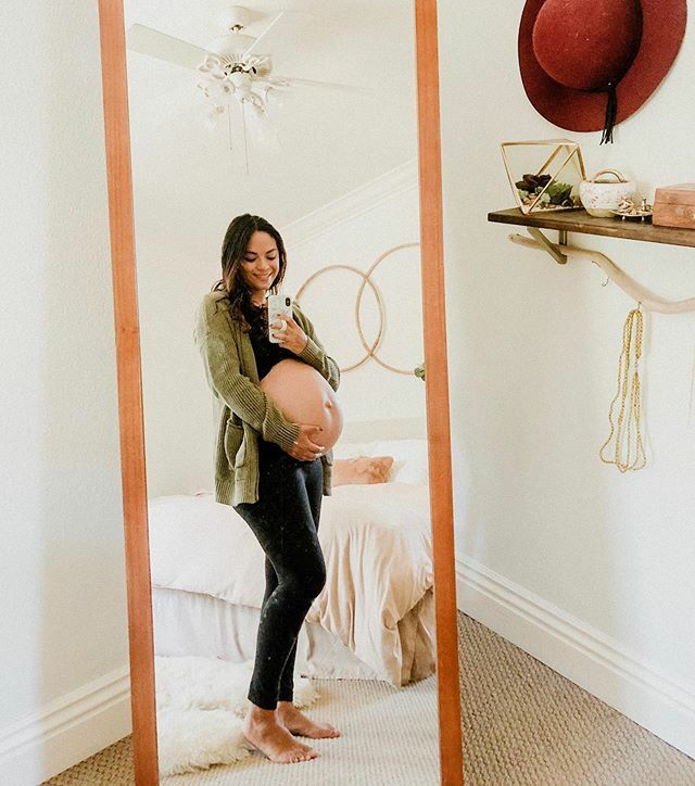 camijane's tweet photo. This week on things you should never say to a pregnant person... 😜
.
Waitress: Wow, it looks like you’re overdue! How much longer?
Me: December
W: Oh so you’re having twins!
Me: Nope, just one...
W: There’s no way. I’ve had two babies and I was never… https://t.co/hRtEgtCtFL https://t.co/5lrAykRa1C