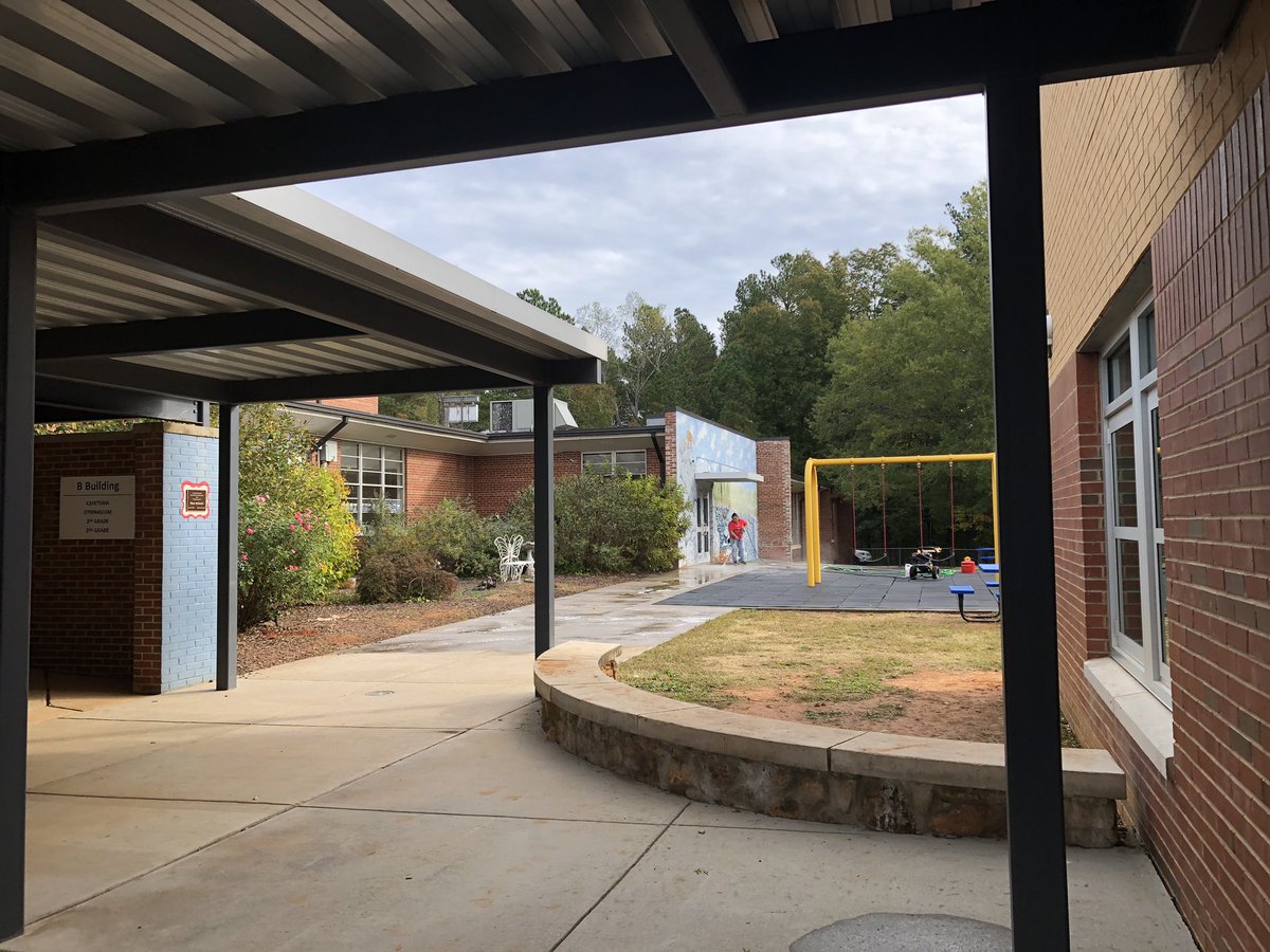 BeebeExplorers's tweet photo. @MangumExplorers fantastic staff member Veronica is keeping our facility looking shiny 🤩 and new! Thanks, Veronica. ❤️ #weareDPS 💪☺️ https://t.co/VZsybhh99s