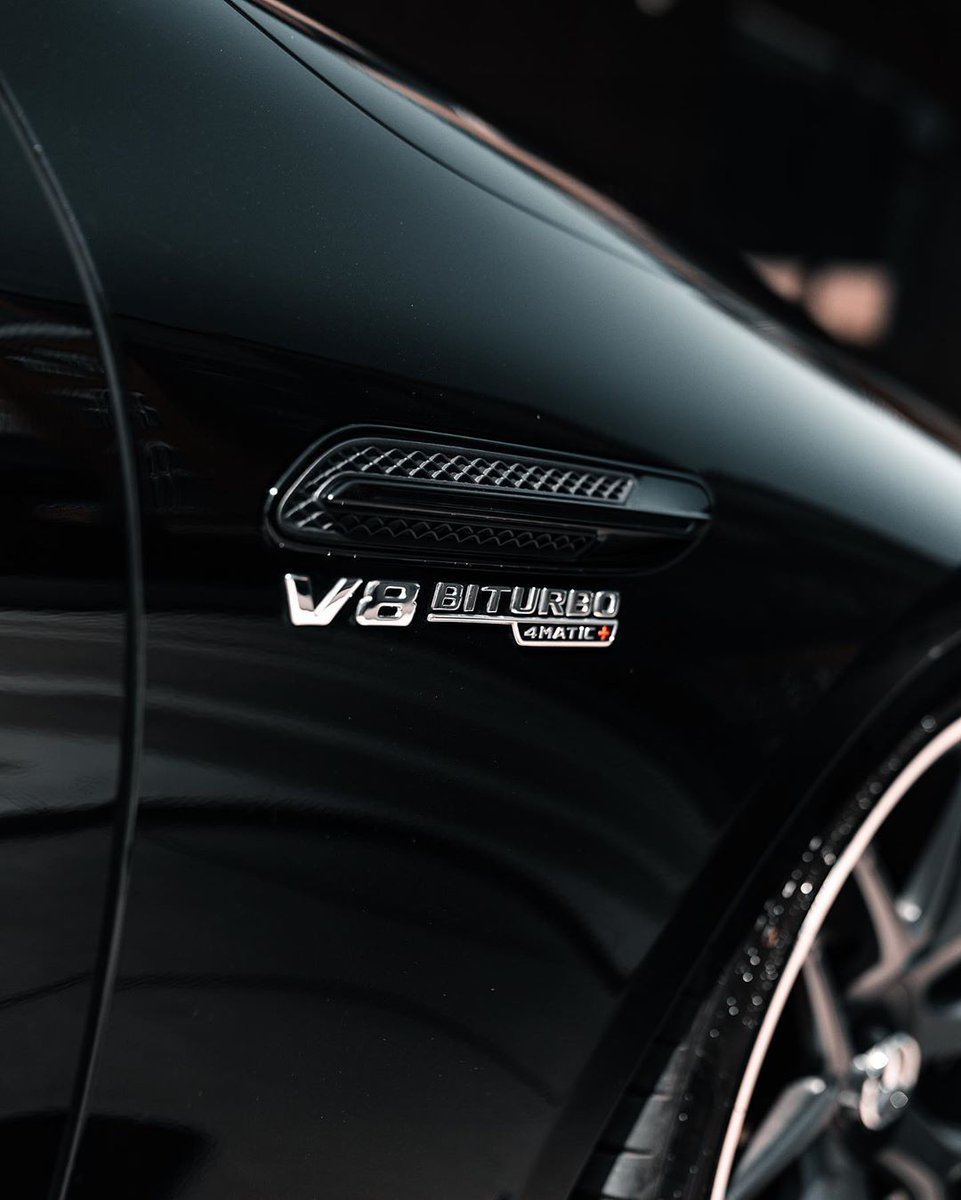 MercedesBenzUSA's tweet photo. Built for the track and made for the road. #GT63S #AMG https://t.co/6cZoSh10N0