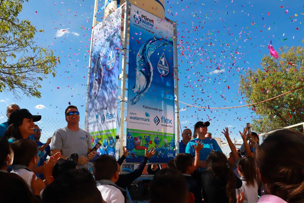 Flexintl's tweet photo. For 2 weeks we’ve been having fun, educating kids, and bringing #cleanwater to schools in Aguascalientes, Mexico. Thanks to our partners @XylemWatermark and @PlanetWaterLive #FlexFoundation https://t.co/ytwQxgCvRW