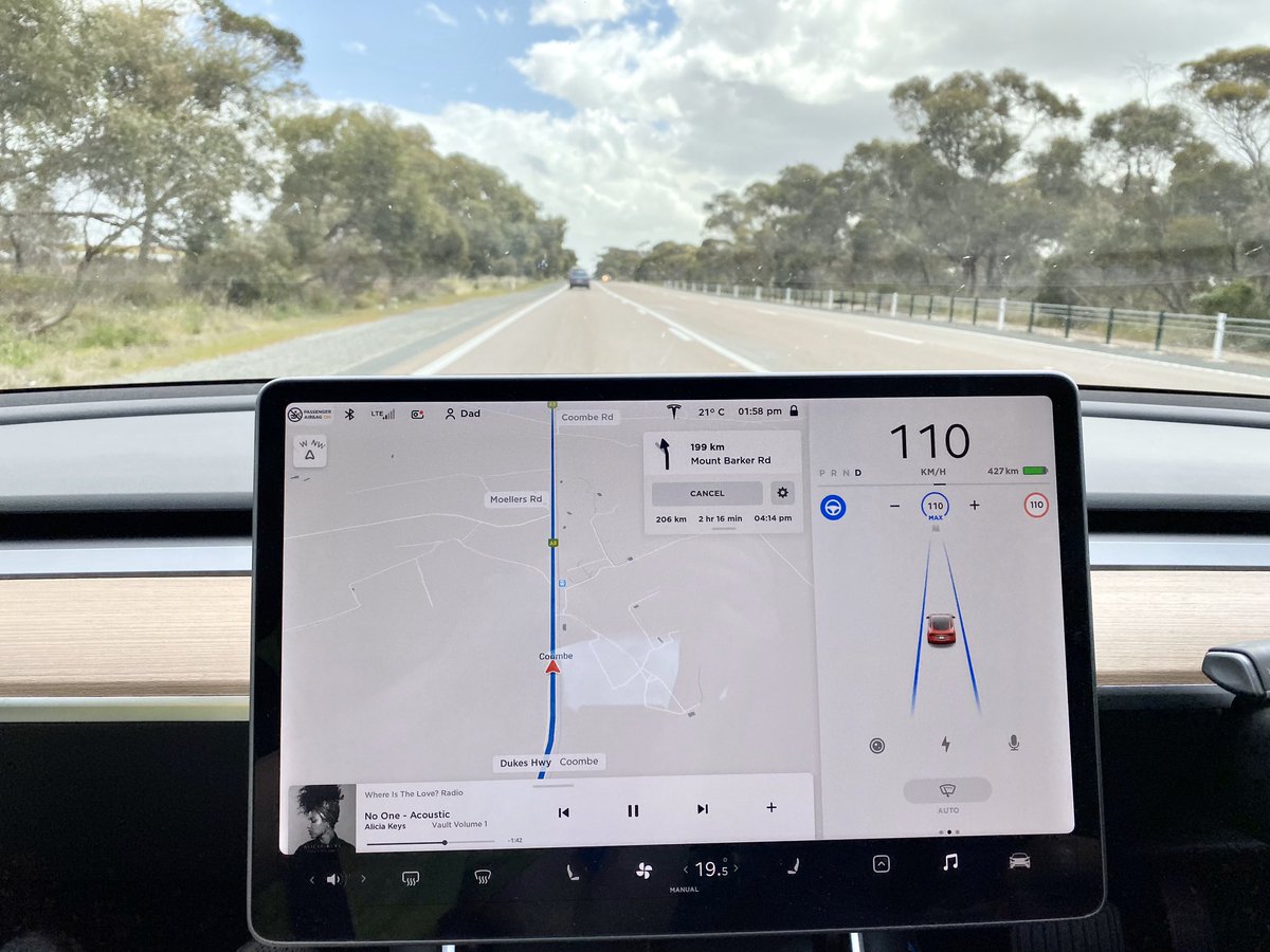 longzheng's tweet image. Tesla Autopilot works ~98% of the time on Australian country roads, even slowing down when entering towns. Only needs input when speed limit increases and overtaking lanes merge. Very enjoyable 👍 #Model3Au