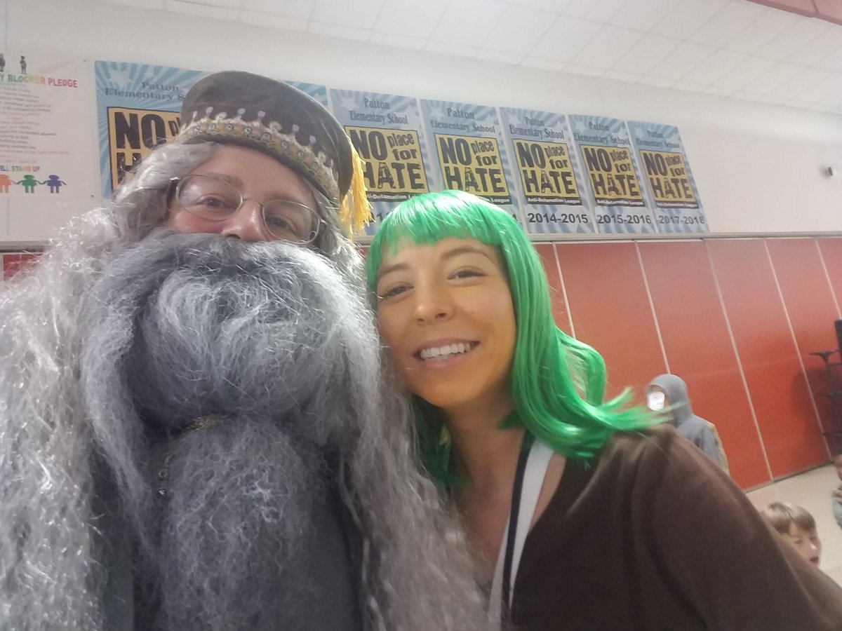 Massad_Class's tweet photo. Literacy Day, Patton-style! What a fun day. Books are awesome! @HoneckHoneyBees @Patton_Pioneers https://t.co/k4Xa2MlTMO