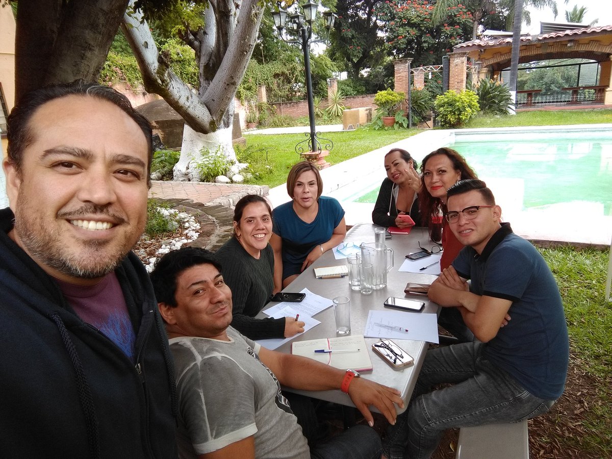 dirzo_cuautla's tweet photo. Reunión de activistas continuando con la agenda. Gracias a la Comisión Estatal de Derechos Humanos por prestarnos sus instalaciones.
#CreandoConpromisos
#GenerandoAcciones https://t.co/UqXd65FpfR