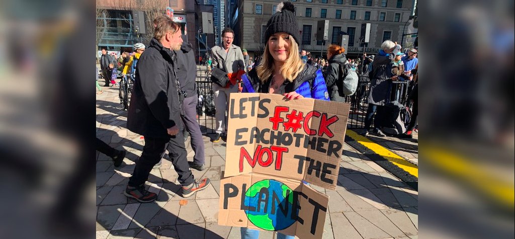 Here are 16 of the best signs from the <a href="/GretaThunberg/">Greta Thunberg</a> #ClimateStrikeVancouver rally 🌍 ow.ly/ENci50wUgSa