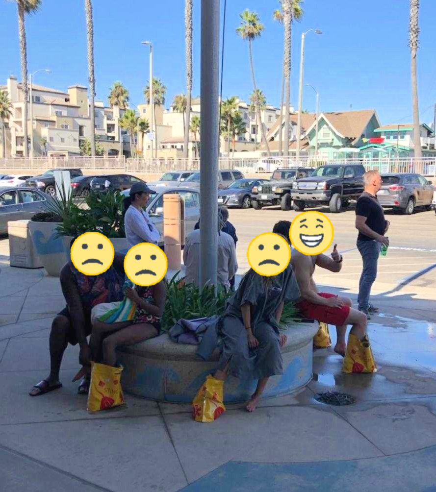 HBCityBeach's tweet image. This is the scene in front of LGHQ as there's been a rise in stingray incidents. The man on the right was hit on both feet, but he is taking it all in stride. Please remember to shuffle your feet as you enter the water to avoid stingrays. #beachtip