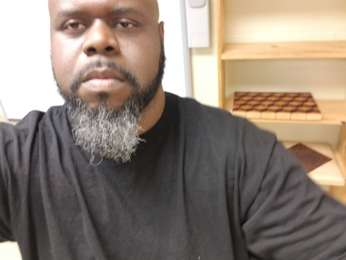 The GATORS are putting the lights out on drugs for Red Ribbon Week! <a href="/PrincipalPaz/">Dr. David Paz</a> ##MaydeUsProud