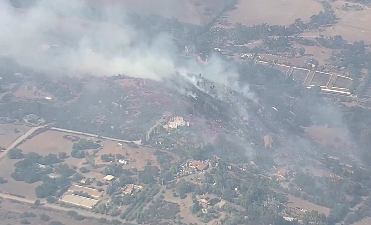 deanoftraffic's tweet image. #MillerFire In #ValleyCenter 13 acres. Road closures for Miller Rd, Cole Grade Rd, Valley Center Rd. #sdtraffic