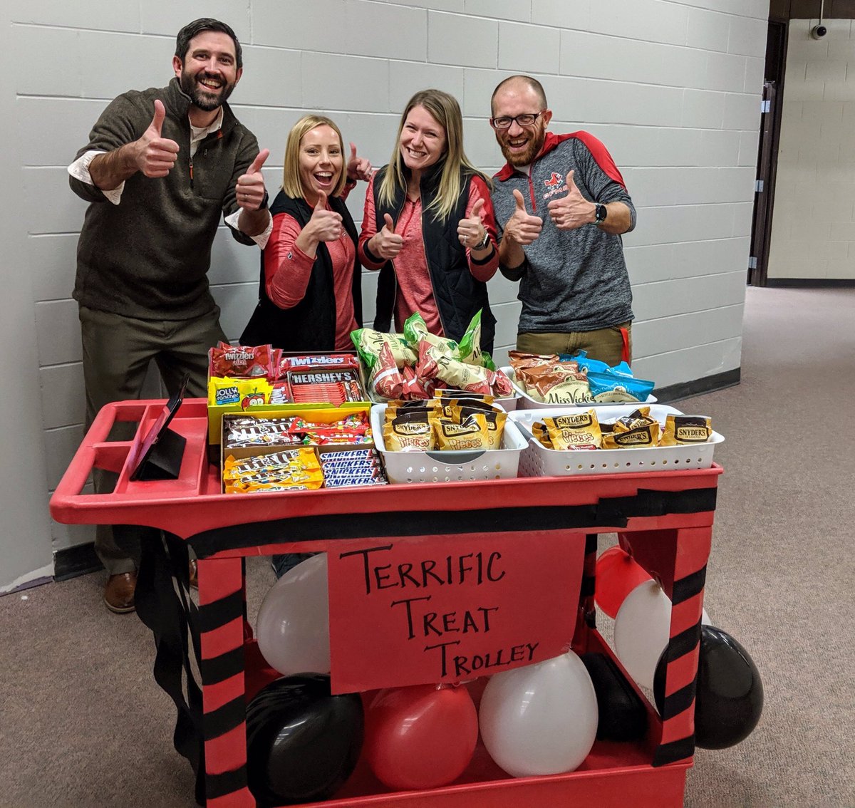 dkunsman's tweet image. Staff work day- a perfect time for a visit from the Terrific Treat Trolley! #cfmsrocks #mightycardinals