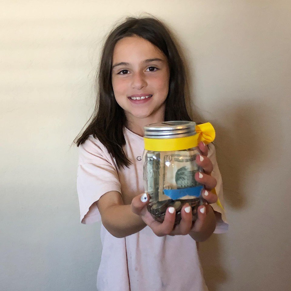 BeHively's tweet image. Look at Gianna GO! She collected $25.98 for our Diaper Pantry! It’s never too early to start making a difference in the world &amp;amp; because of Gianna’s hard work, there’s another healthier and happier bee-hind in our community. THANK YOU Gianna! 🐝 #behively