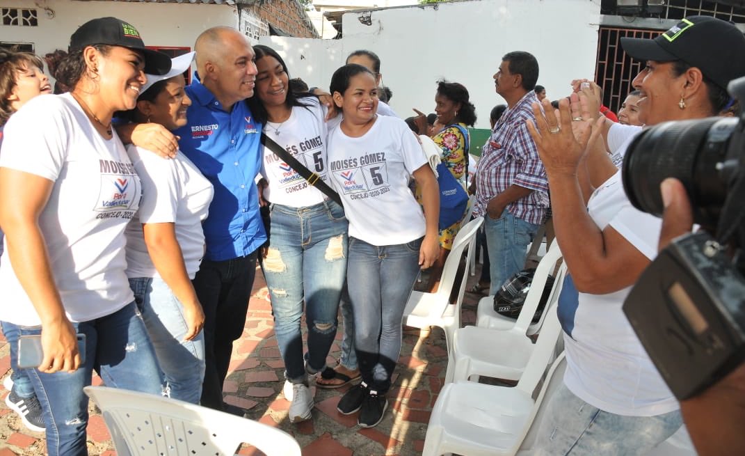 Una vez más llegué a la comuna 3 a compartir con mis líderes de este sector que al igual que yo han trabajado incansablemente #PorTiValledupar . ¡Gracias!

#ErnestoArreglaEsto #ErnestoOrozcoAlcalde