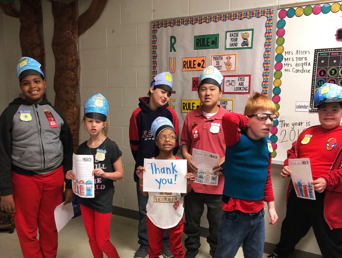 ElainnaAllen's tweet photo. We enjoyed celebrating and showing our appreciation for our community heroes today! ❤️💙 #LESPats #NotAllSuperheroesWearCapes #RelationshipsMatter @TweetDCS_LES https://t.co/hCjCUgmQEw