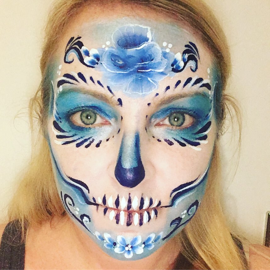 rainbowcatuk's tweet photo. No black #sugarskull using Superstar Ziva &amp; Global Dark Blue #halloween #facepaint #halloweenmakeup 💀👻🧟‍♀️ https://t.co/pk4c6Tyxh5