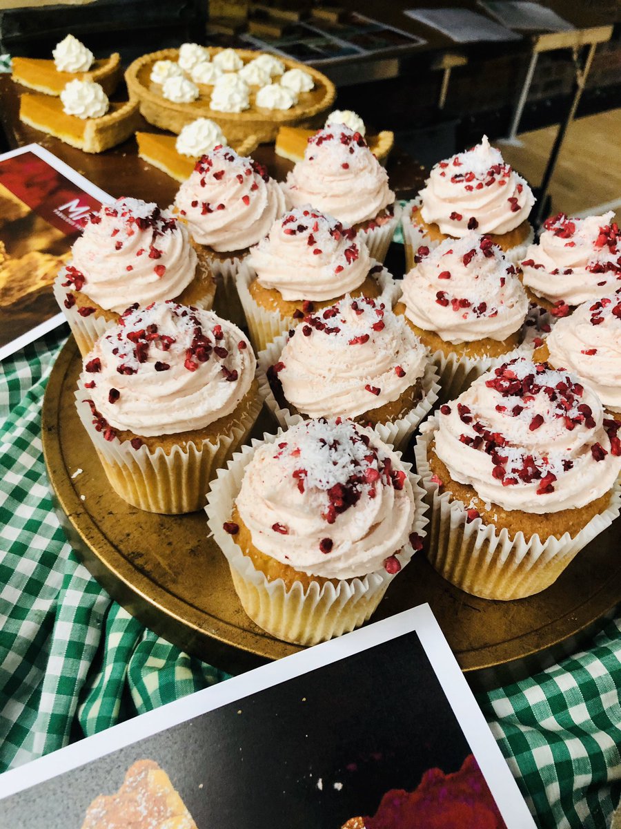 SteveBrown2382's tweet photo. Great day at our food launch for Christmas and 2020 #hotdeli #grabandgo #foodtogo #MADE #freshisbest #issfoodservices #food #christmas #lickthespoon #icedtea #streetfood #seasonalfoods #seasonalicedtea #cakes @issfoodservices @simonprice8 @NixonD43 @ChantelleOC https://t.co/lCuX3c6YZf