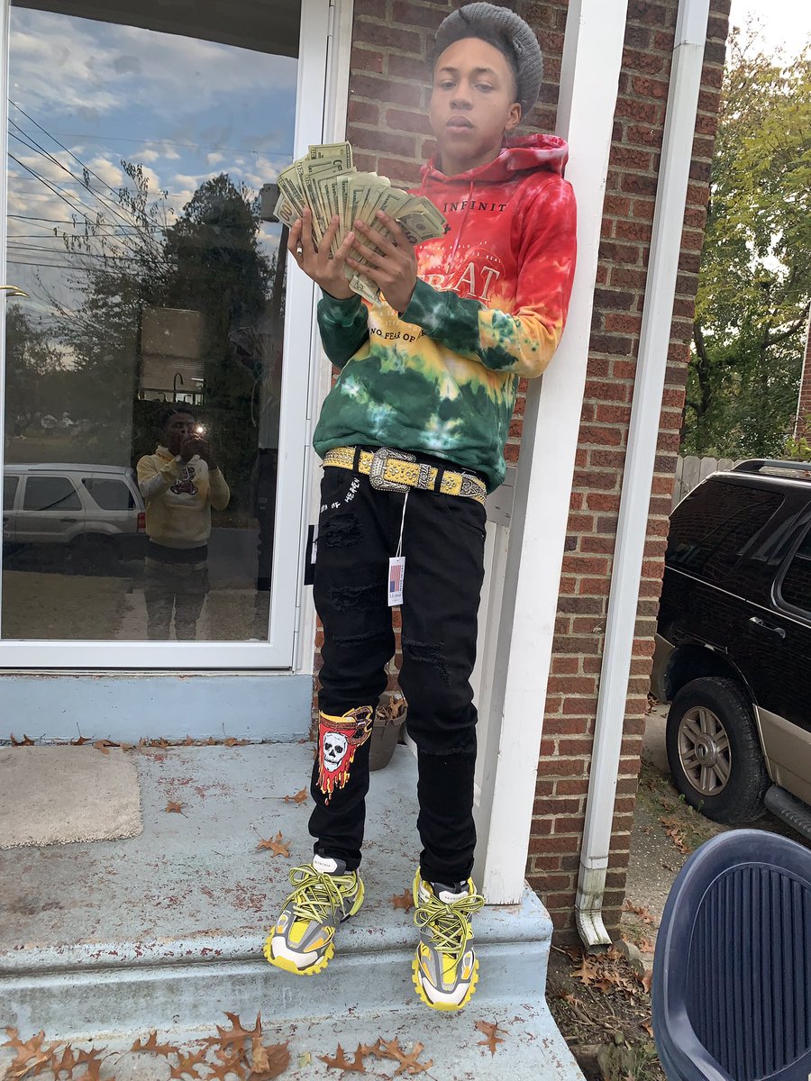 trizz_hbo's tweet photo. Put ya mom rent on my body pussies 😎😎🔋 long live meat #freenuski #freebox https://t.co/wpIwVcmVQ3