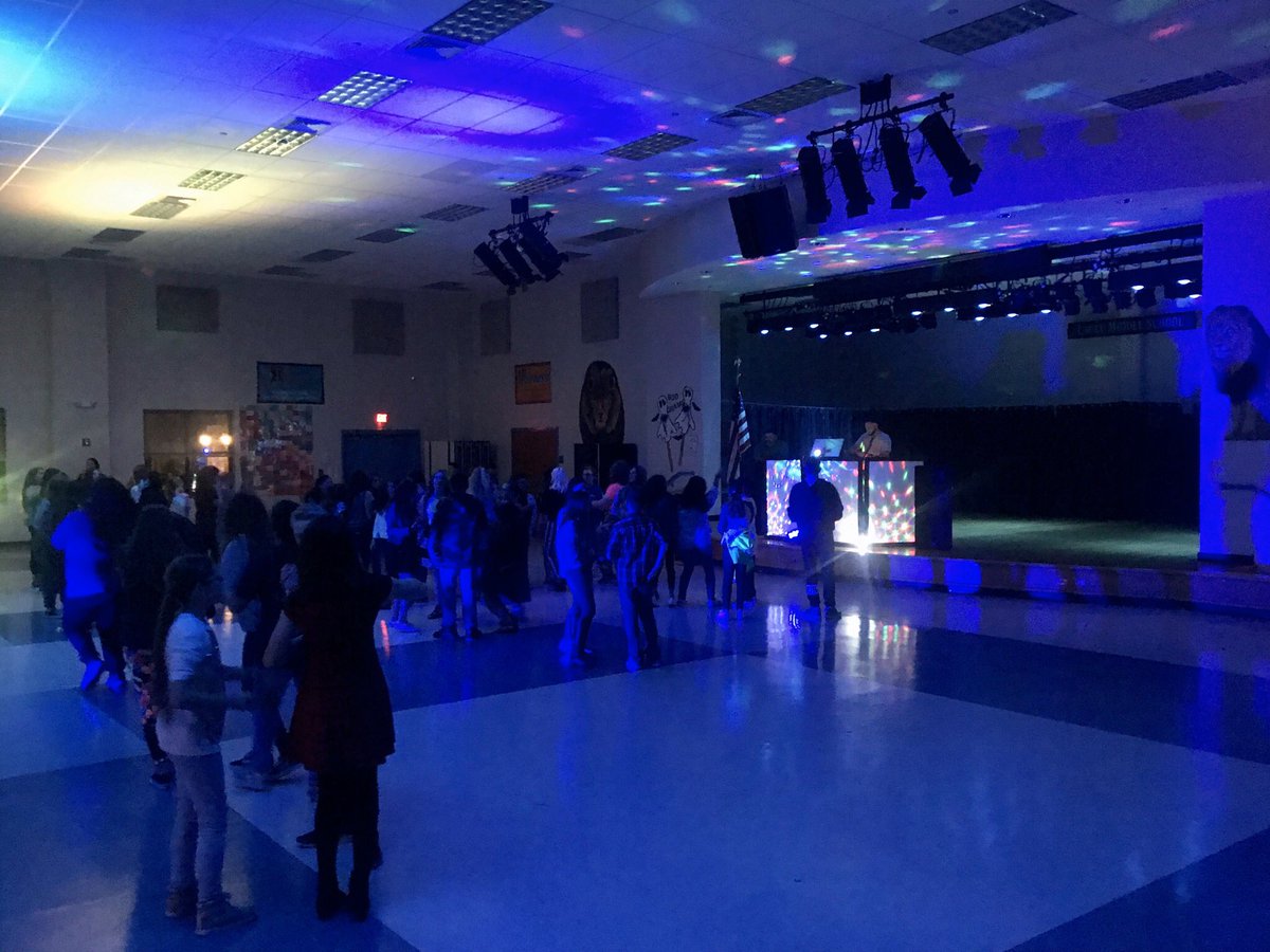 LTMSPrincipal's tweet photo. Awesome LTMS Fall Bash.  Thank you students for a great night!! #laceypop https://t.co/RTaiSnHitb
