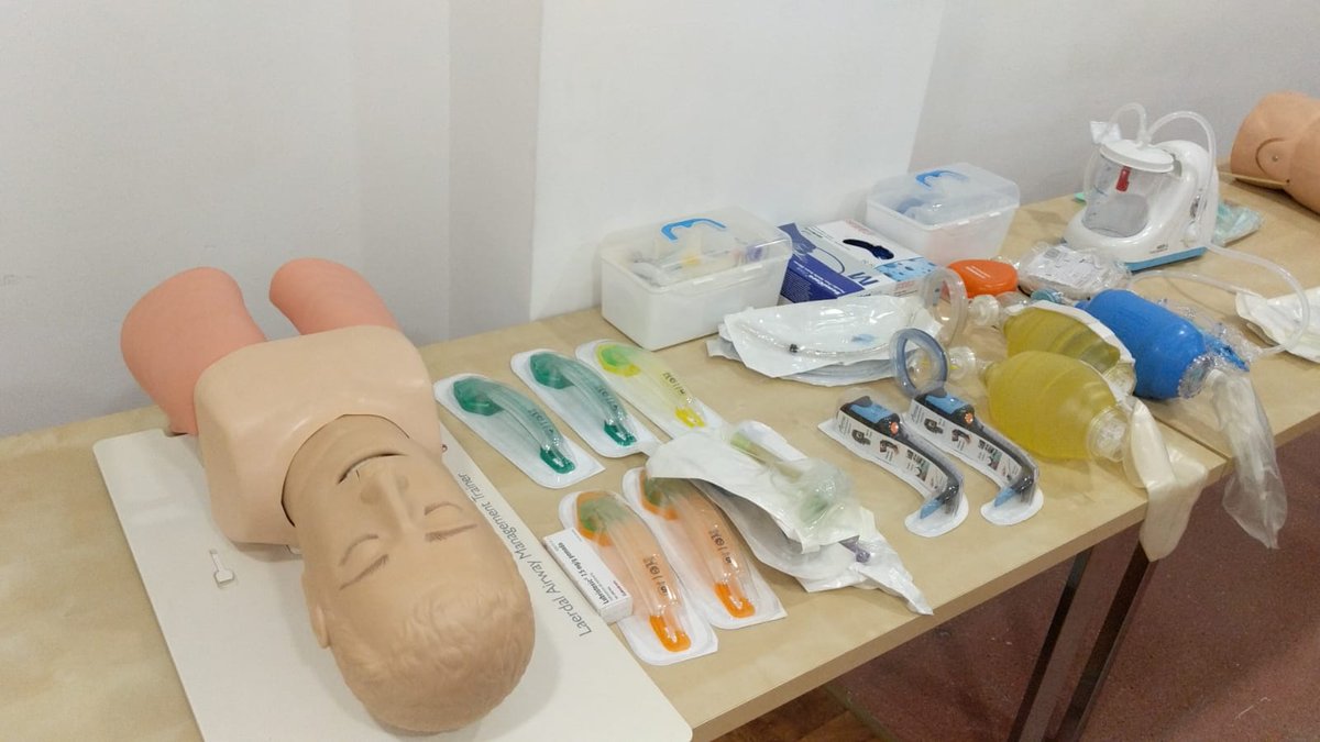 ASDIntegral's tweet image. Hoy toco tarde de formación con el Curso-Taller de Dispositivos Supraglóticos para el manejo de la vía aérea. 
Enhorabuena a los participantes.