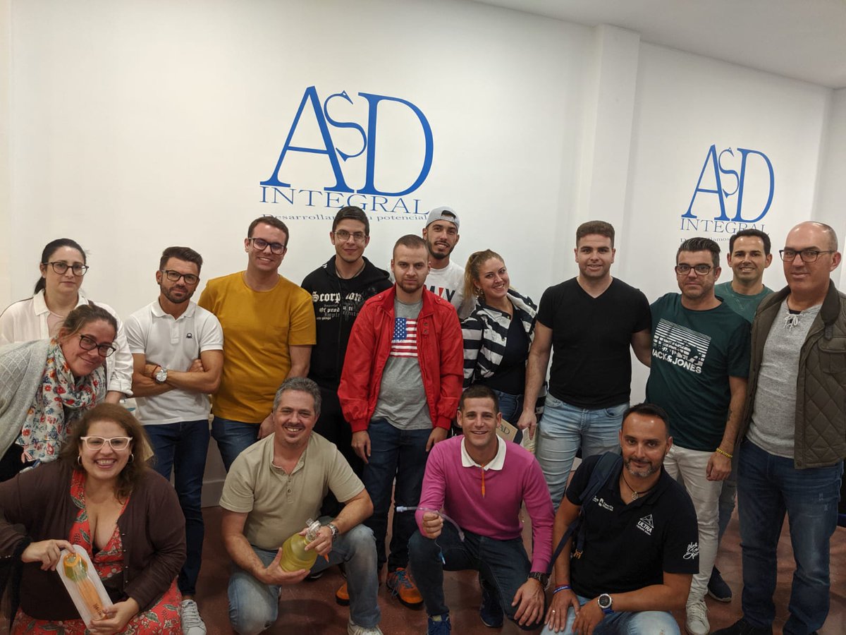 ASDIntegral's tweet image. Hoy toco tarde de formación con el Curso-Taller de Dispositivos Supraglóticos para el manejo de la vía aérea. 
Enhorabuena a los participantes.