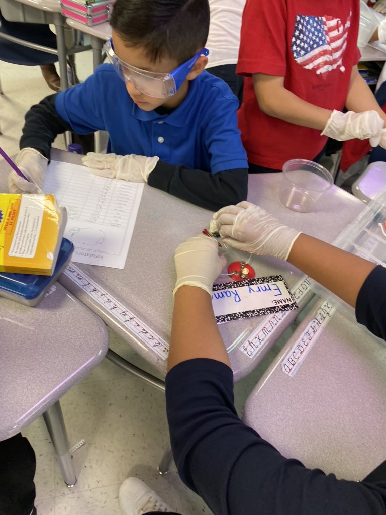 Bhernandez_BNES's tweet photo. 4th grade Durgan Dragons applying their background knowledge on insulators and conductors using circuits to determine which materials are conductors and insulators. #findyourfire #JDS #TEAMSISD #Studenteaching #4thgradestrong https://t.co/ty4lDAqgUu