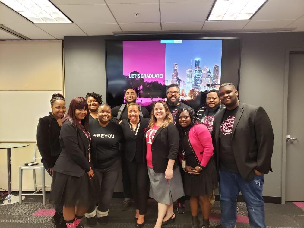 TherassBrooks's tweet image. 2019 Class of M4 = Graduated! 👩🏻‍🎓👨🏽‍🎓 It’s been an honor to support these amazing RVA leaders in their development. Thanks @MissChannyBaby for another great cohort. Cheers to another major milestone being complete! @m_wan4life @CallieField @sabra_stuermer