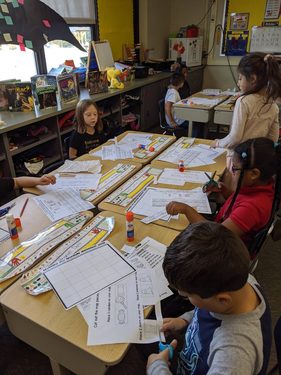 DiscoveryWH's tweet photo. A dynamic duo made an appearance for a STEM activity. Batman was at Mrs. Huff's class to help them with their coding project! They all did a SUPER job this afternoon!
#WhitfieldPROUD
#WilsonEmpowered
#WilsonSD
#CSforAll
#CTforAll https://t.co/WNtNucAsYI