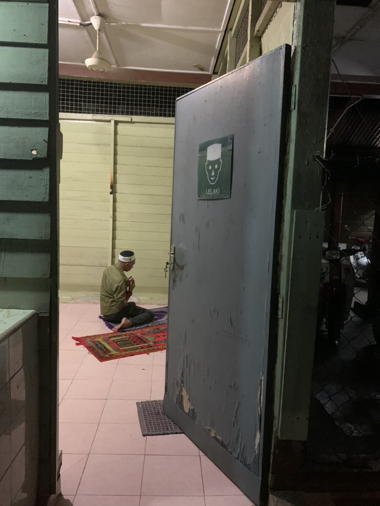 As I was roaming Kuala Lipis station, a co-passenger asked the station master for a place pray the morning prayer. Station master gave key to a room behind the station. I joined the co-passenger who led the prayer with beautiful recitation. The train left after we returned back.