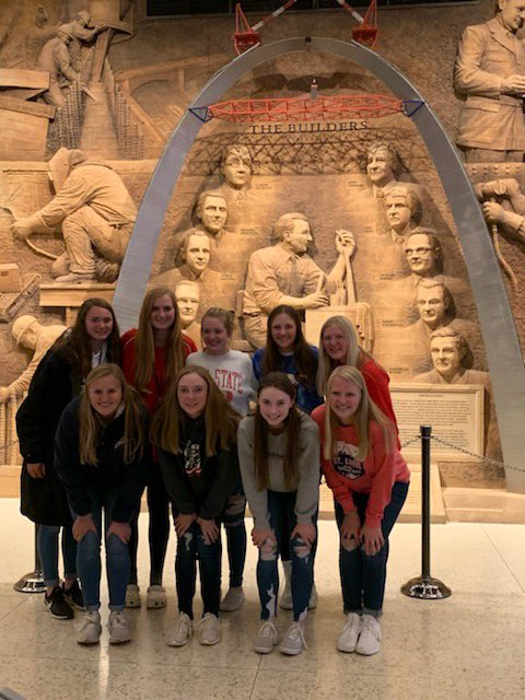 pride_usssa's tweet photo. pride 18u dralle at the Gateway Arch! https://t.co/NBlQ5t7IAr