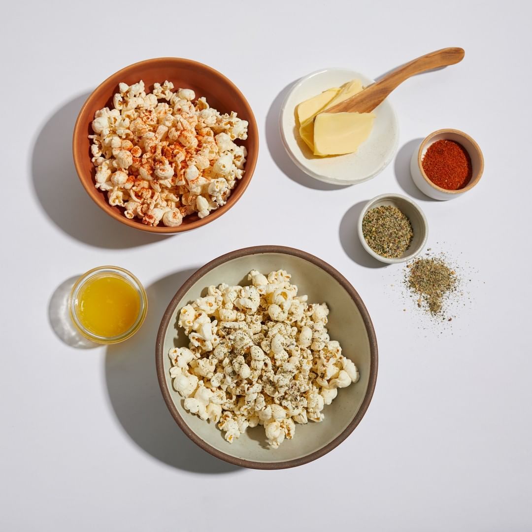 SkoogCo's tweet photo. Forgot to go grocery shopping this week? Toss some butter and Truffle Salt or Sriracha Powder from @thespicehouse in some fresh popcorn, and call it dinner! Pairs well with a scary movie. #thespicehouse #popcorn #popcornfordinner #sirachapowder #trufflesalt #freshpopcorn #dinner https://t.co/IuKh6lKN9s