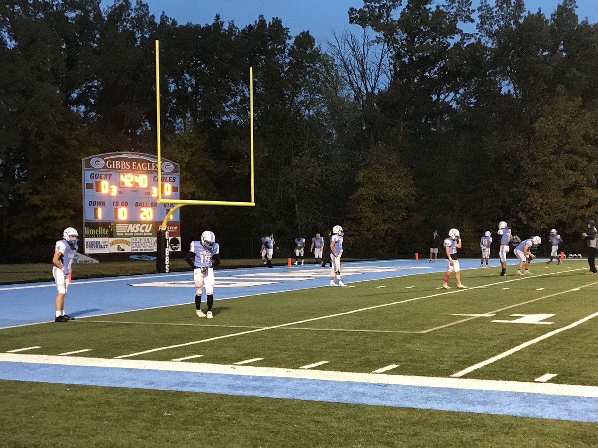 Gibbs_Football's tweet photo. Pregame warmups on a rainy Homecoming night! #BeatCarter https://t.co/QcSqo81wr9