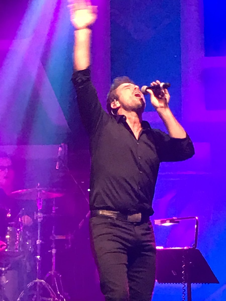 karenweeks79's tweet photo. @CharlesEsten amazing night at the academy in Bristol tonight with @j2kperfecto. One of my birthday presies, i’m a Nashville girl at heart ♥️ https://t.co/dlUblCDBb5