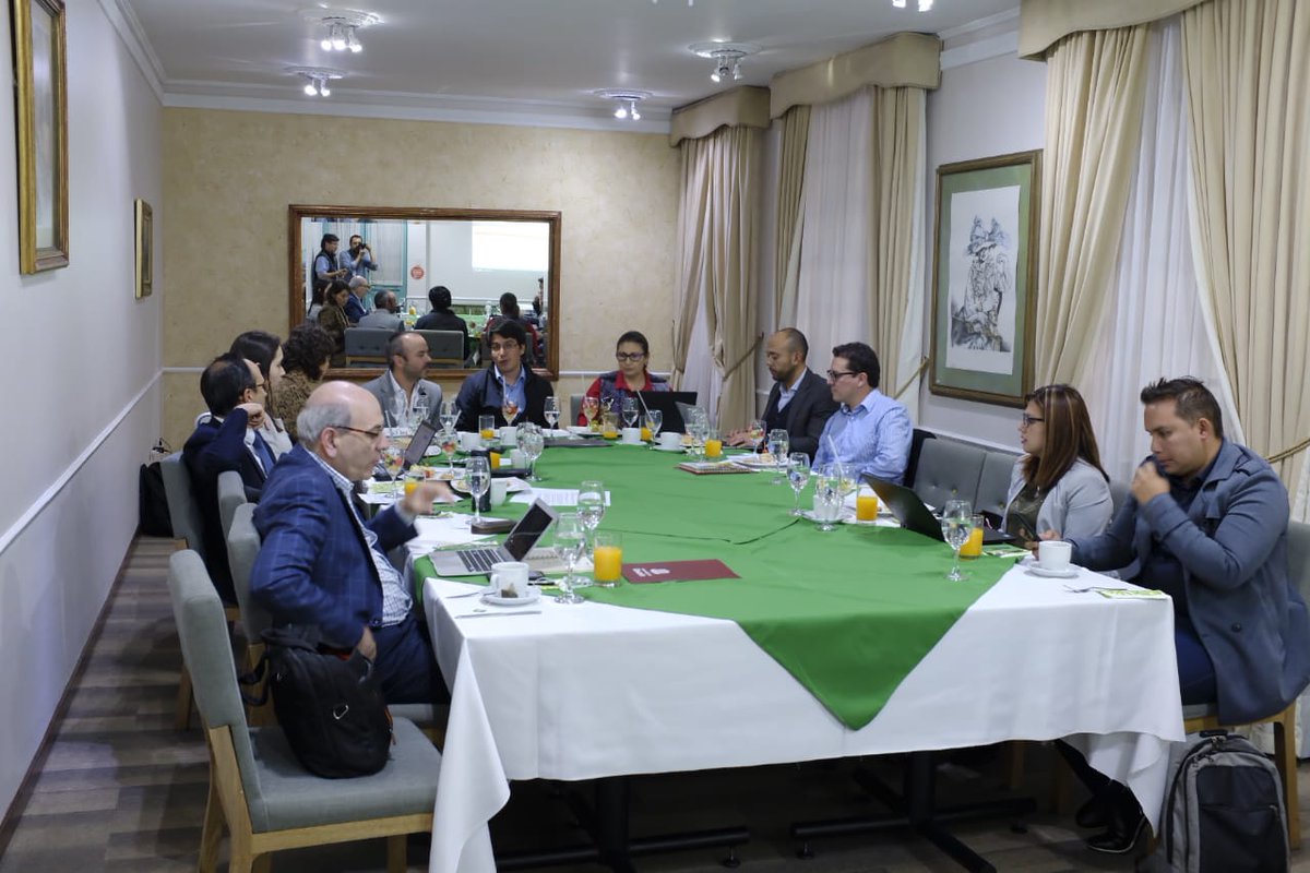 Regalias_gov's tweet photo. #AEstaHora jurados #PremioRegalias conocen las buenas gestiones que desarrollaron Alcades y Gobernadores con recursos de regalías @unirosario https://t.co/n827rH5Xfy