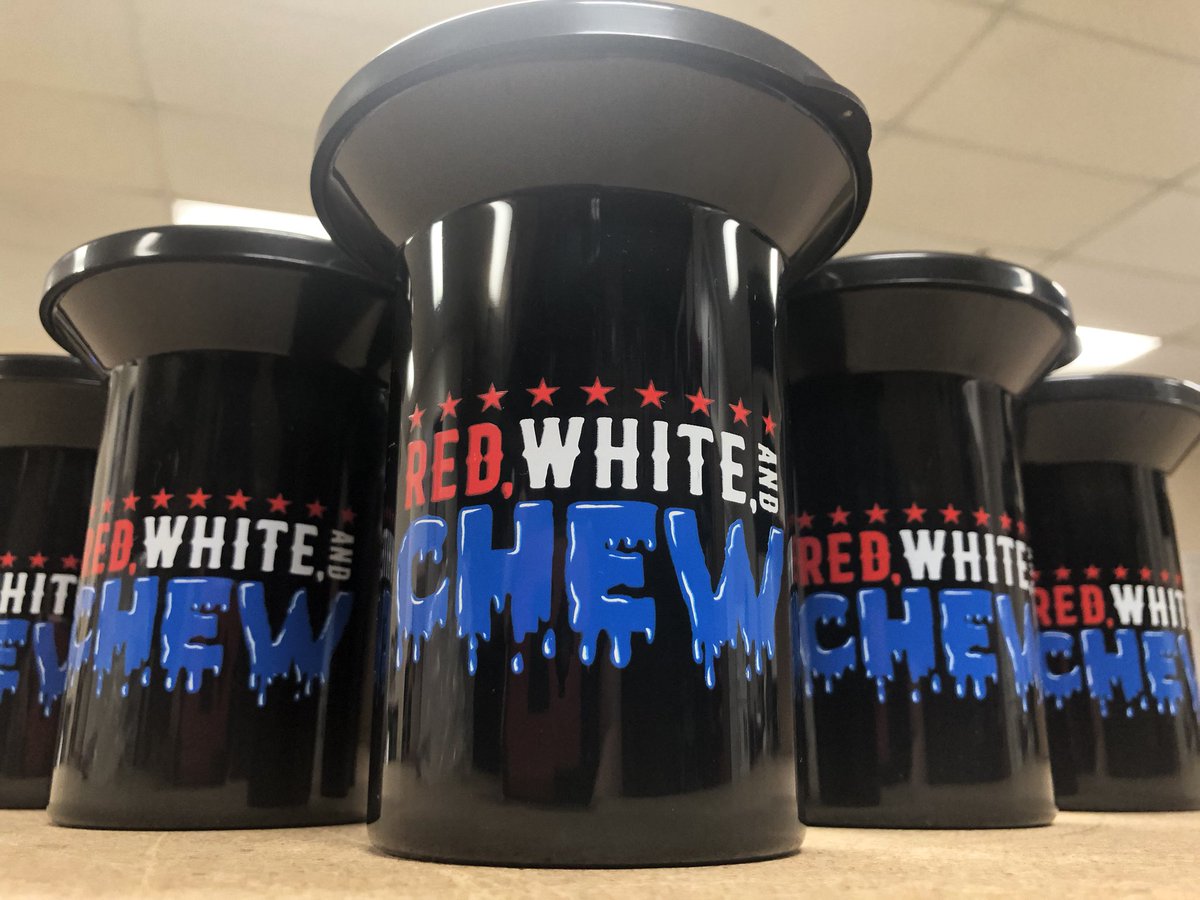 mudjug1's tweet image. RED, WHITE and CHEW Roadie! FREE GIFT SET on all orders over $39 at MudJug.com! 🇺🇸 #MudJug #packdipspit #dip30