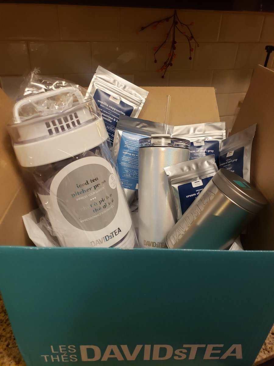 44rainclouds's tweet photo. When the #HoloQueen @nailogical has a birthday and an affiliate code with your favorite #Tea company... and you #celebrate by buying yourself something sparkly and delicious.
Thanks @DAVIDsTEA and Happy Birthday @nailogical!!! https://t.co/MymgkAcDP9