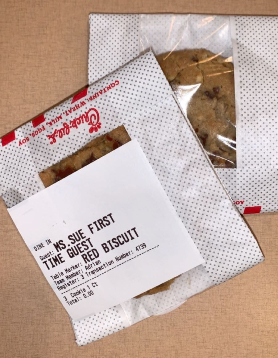 janika_mirjam's tweet photo. @ChickfilA found out it was our first time at Chick-Fil-A so they gave us cookies as a gift and I... https://t.co/J64oPxe3B1