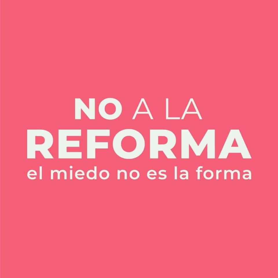 Nuestras culturas las construimos todos los días, entre todes. Vivimos en sociedad, convivimos, decidimos, construimos relatos.
El domingo no ponemos la papeleta #NoALaReforma <a href="/noalareformauy/">NO A LA REFORMA</a> #ElMiedoNoEsLaForma