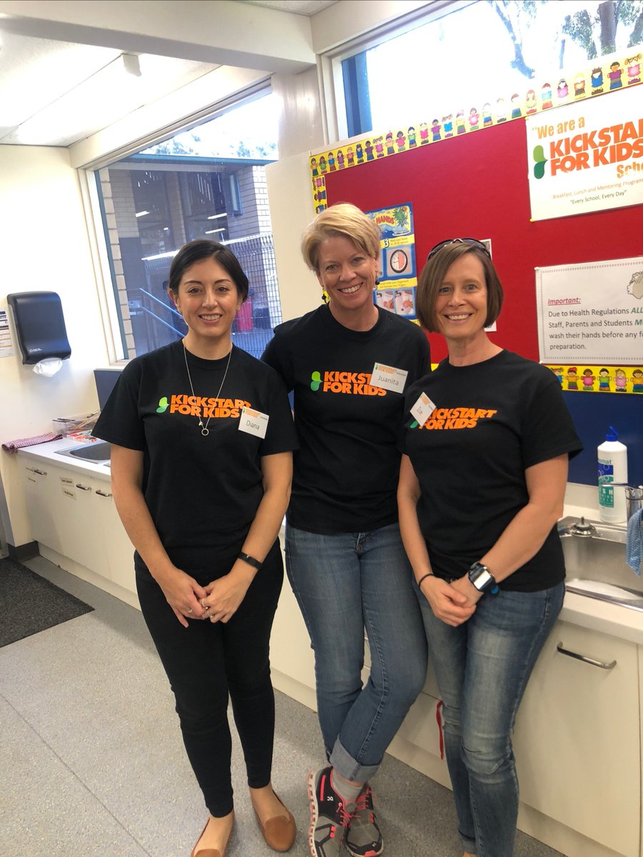GPEx_SA's tweet photo. A couple of GPEx volunteers at this weeks @Kickstartforkids breakfast program.
#GetInvolved #KickStartForKids https://t.co/2yvYUinWHb