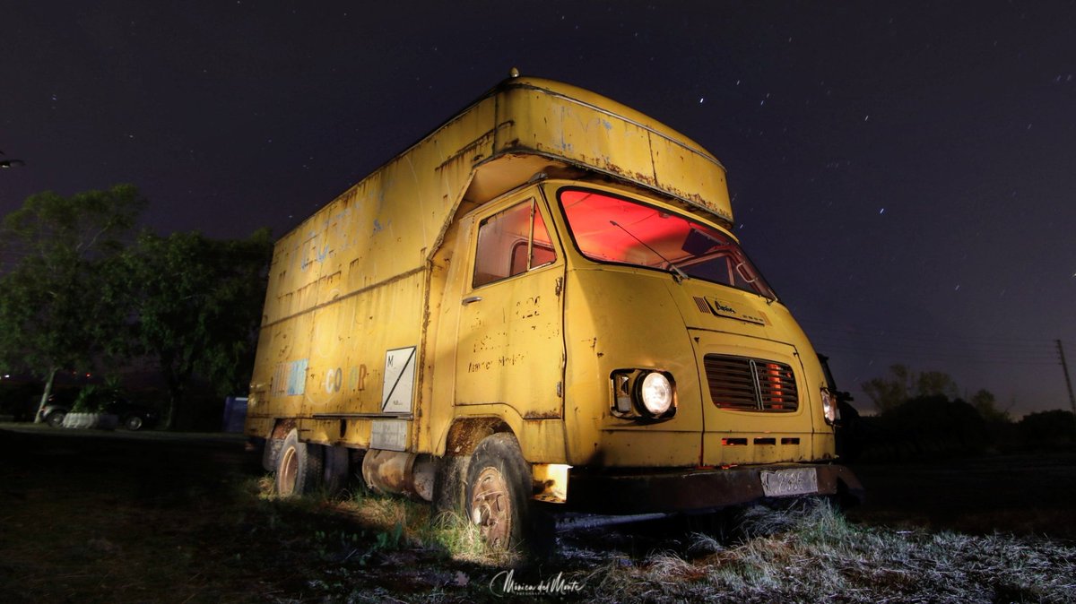 El viejo Avia
#lightpainting #pintandoconluz #longexposure #largaexposicion #longexposureshots #nightphotography #fotografianocturna #picoftheday #fotografiadeldia #AbandonedSpain #canon #canonespaña #canonistas #vanguard #tokina #loweprobags