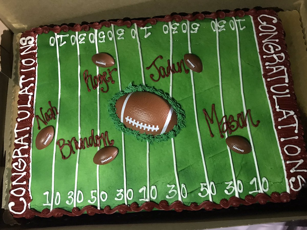 BoostersLmfb's tweet photo. Congratulations to our seniors. Good luck Brandon, Roger, Noah, Jaden, &amp; Mason @LowerMerionFB @LowerMerionSD @LMathletics https://t.co/obBzxTEsS7