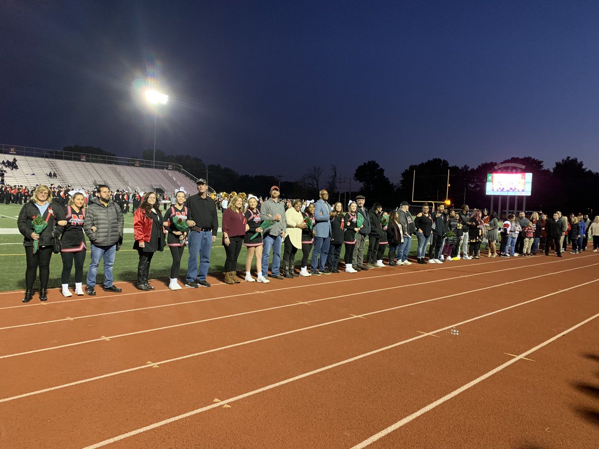SM_NORTH_HS's tweet photo. ICE, SNOW, COLD, HOT... THESE SMN STUDENT-ATHLETES CHEER ON THEIR CLASSMATES EVERY SEASON!!! THANK YOU!!! @SMNorthCheer @SMNorthPTSA @SMNorthBooster https://t.co/vWtMMxA0uP