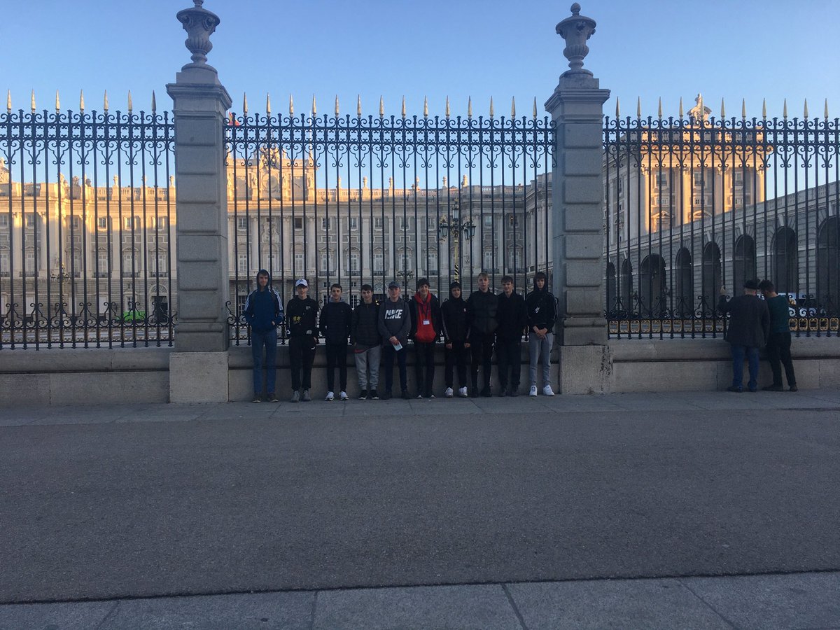chs_linguists's tweet image. Nuestra última foto del viaje, un poco más de turismo, visitando el Palacio Real. ¡Lo hemos pasado fenomenal en Madrid! ¡Hasta el año próximo! #Year11MadridTrip