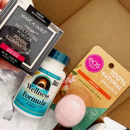 zitoreeta's tweet photo. A complimentary VoxBox sent by Influenster for testing! ❤️@Influenster  @eos  @wetnwildbeauty  @sourcenaturals #wetnwildxinfluenster #mywellnessrevolution #eosawesome #complimentary https://t.co/87VWkohhM8