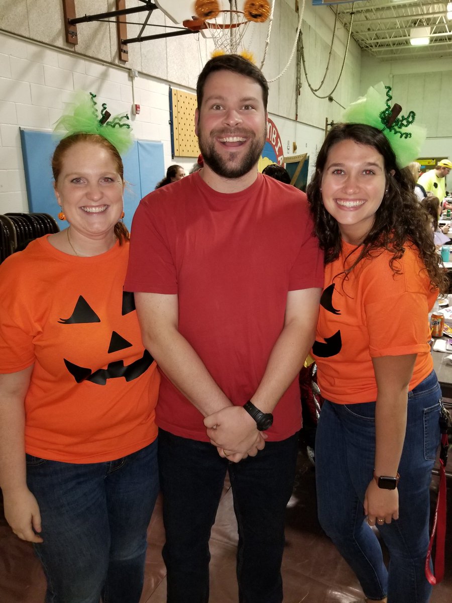 ItsMsHulley's tweet photo. A few more good ones from #bingoween tonight! @fcpsnews @fcpsr2 @ColumbiaES_fcps @ColumbiaES_PTA @CES_Bieber #ourfcps https://t.co/FctGtUodan