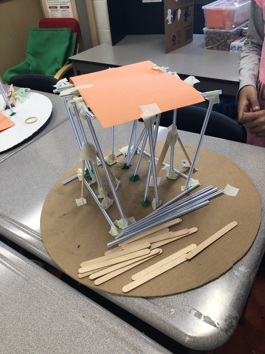 Ms_JRutherford's tweet photo. Building towers to support a load. https://t.co/PcjQ7Nc8Jp